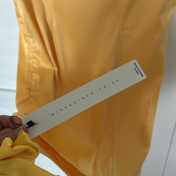 Yellow!!! Dress with Matching Bow - Picture 11 of 12